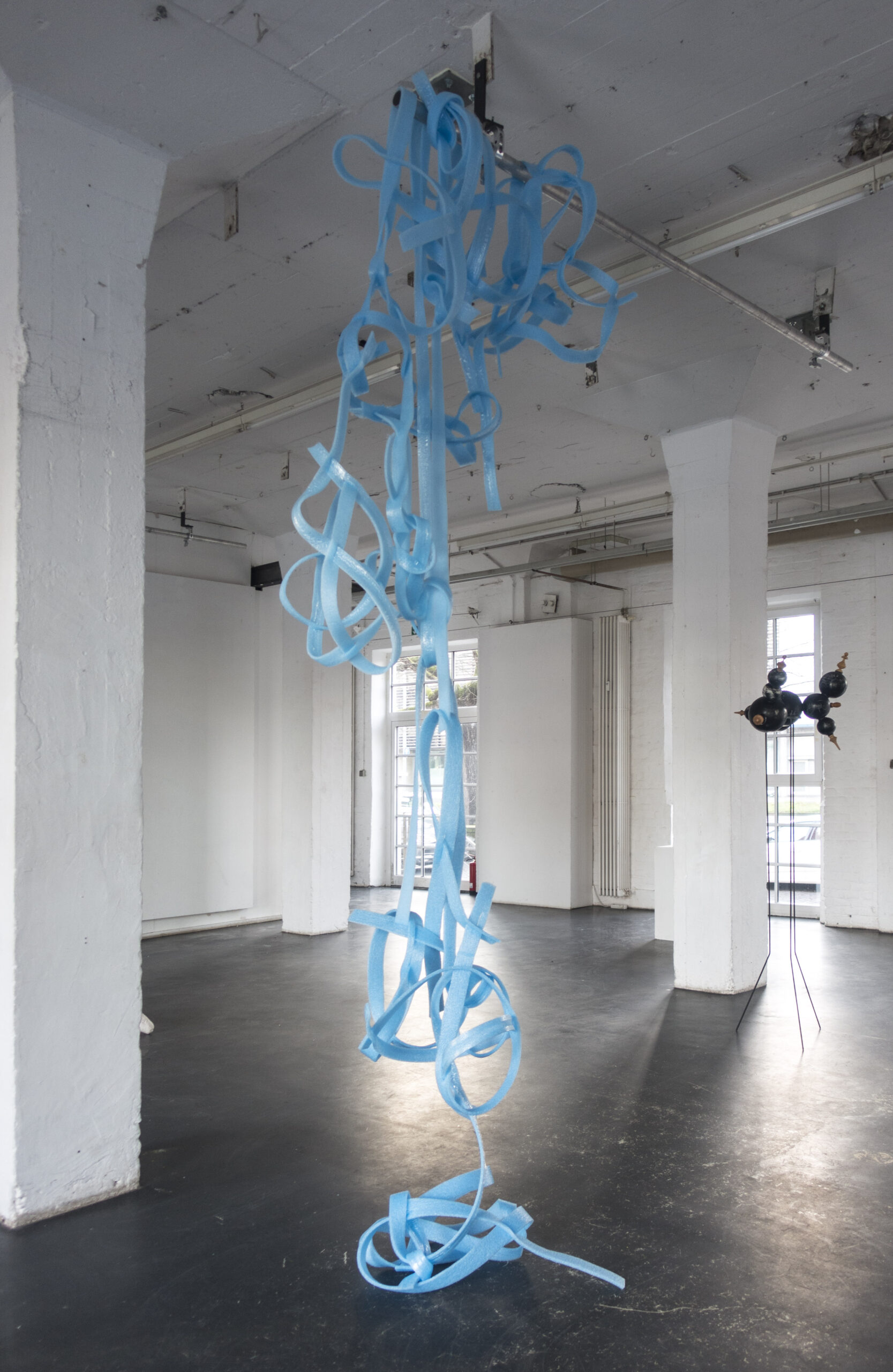 Karin Hochstatter/ untiled, 2023 / Installation view/ in the back: Sofi Zezmer